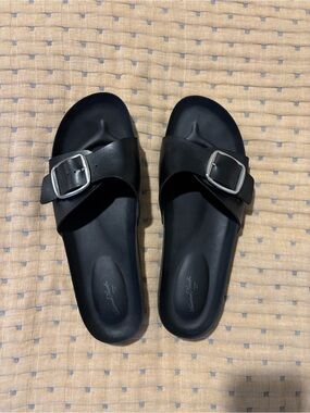 Universal Threads sandals size 10